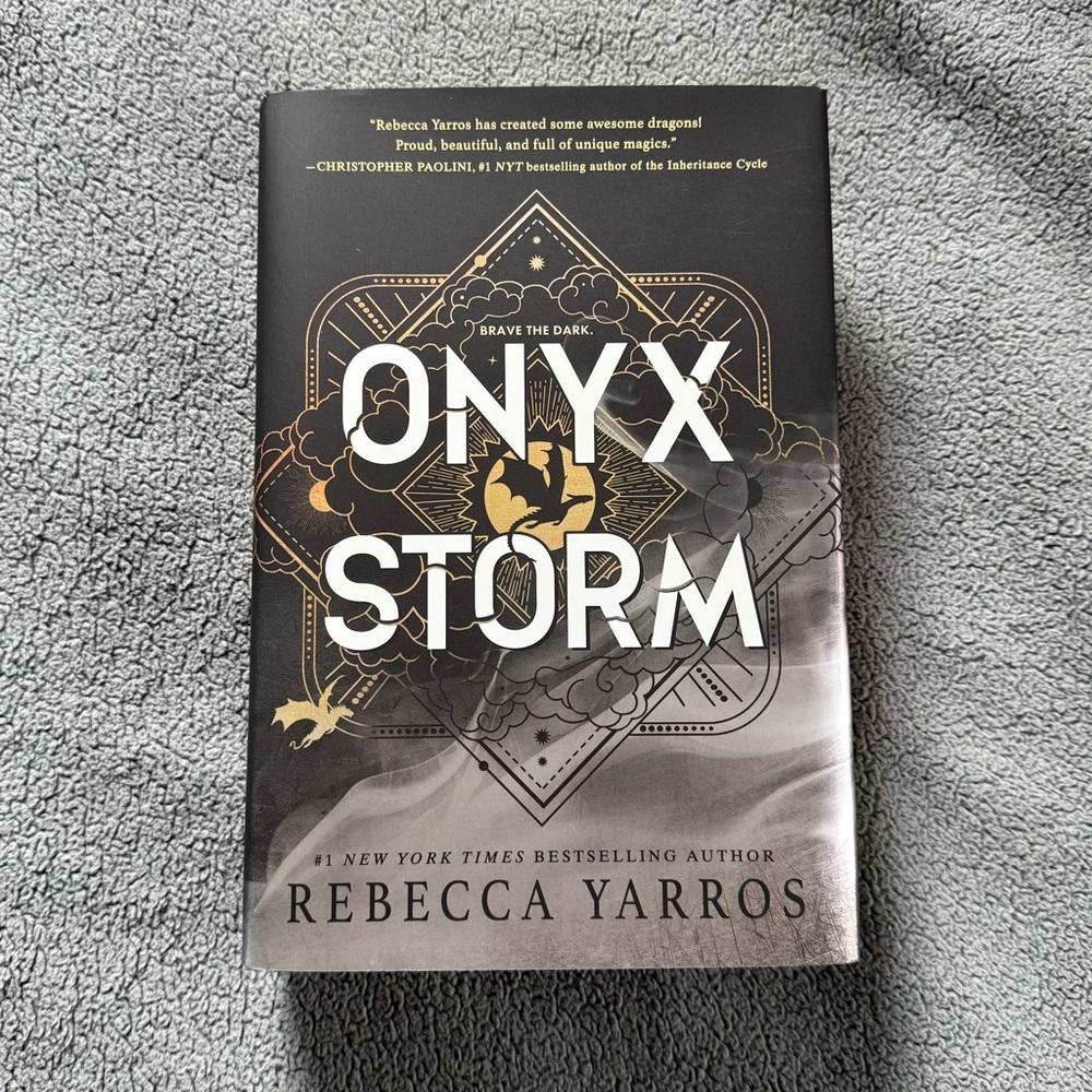 Onyx Storm (The Empyrean Series, Book 3)